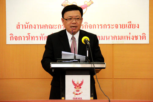เลขาธิการ กสทช. เตือนประชาชนอย่าหลงเชื่อผู้แอบอ้างว่าเป็นตัวแทน กสทช. มาอำนวยความสะดวกในการจัดหากล่องเซ็ตท็อปบ็อกซ์ให้ ย้ำคูปองจะส่งถึงทุกครัวเรือนทางไปรษณีย์ 1 ครัวเรือนต่อคูปอง 1 ใบ