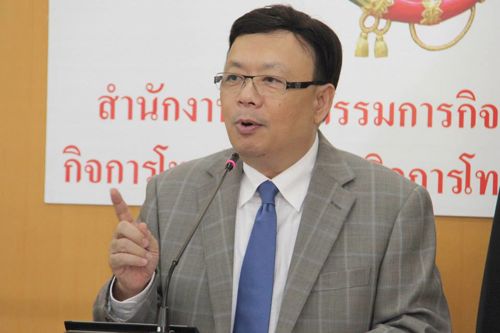 พรุ่งนี้ (18 มี.ค.58) 11.30 น. สำนักงาน กสทช.เรียก 4 บริษัทขายกล่องเซ็ตท็อปบ็อกซ์ 6 รุ่นเข้าชี้แจงกรณีกล่องที่วางขายมีคุณภาพไม่ตรงกับที่ระบุไว้เอกสารรับรองมาตรฐาน