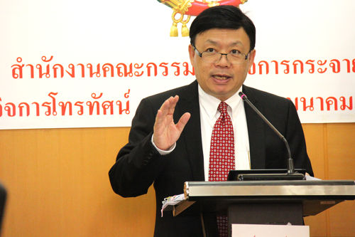สำนักงาน กสทช. เผยยอดผู้ใช้บริการโทรศัพท์เคลื่อนที่ความถี่ 1800 MHz ล่าสุด ณ สิ้นเดือนก.พ.57 อยู่ที่ 7.11 ล้านเลขหมาย พร้อมนำเสนอแผนการโอนย้ายผู้ใช้บริการที่เหลืออยู่ของทรูมูฟ ต่อที่ประชุม กทค. โดยเร็ว